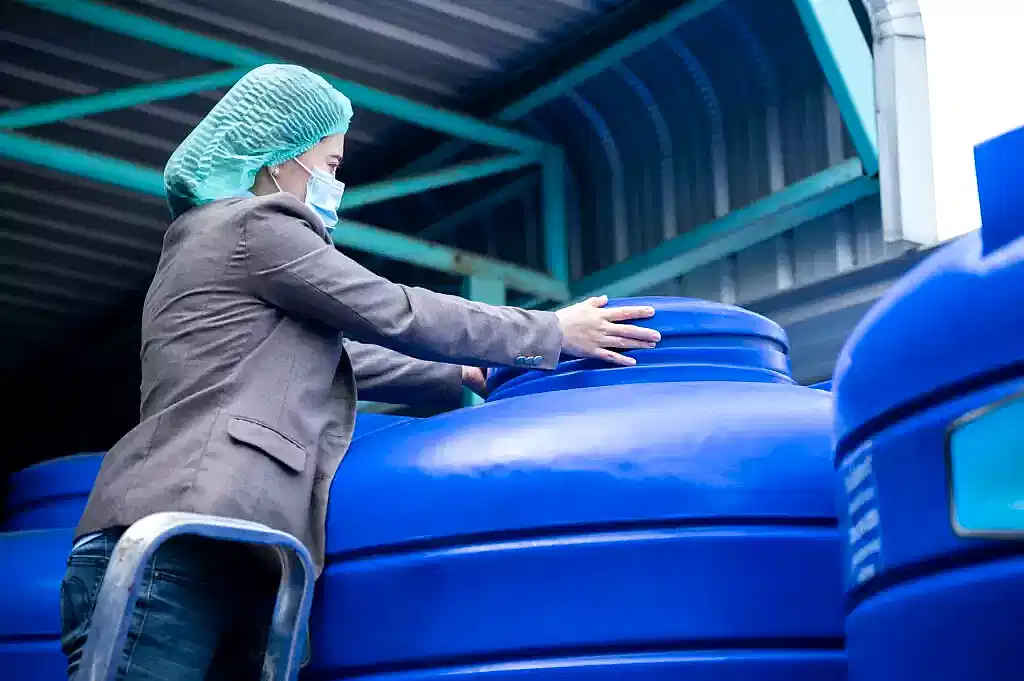 GMRSRQDwoman inspection engineer working in term of water 2023 11 27 05 03 35 utc